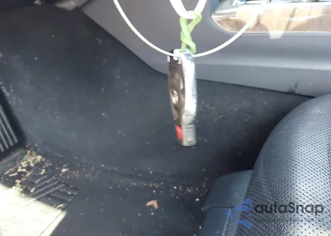 2010 Mercedes-Benz E 550 z USA, uszkodzony, nr VIN WDDHF7CB0AA148979